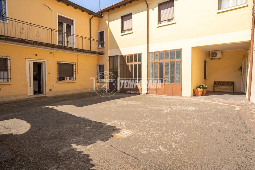 Trilocale in Via Porta Lago 31/a, Castiglione delle Stiviere — foto 2 di 5