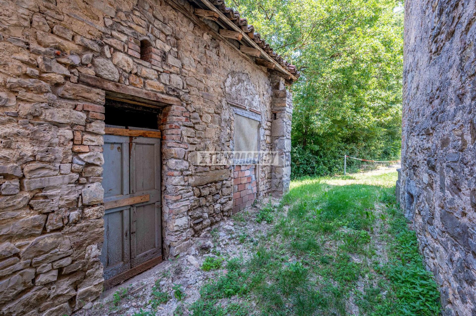 Rustico in Via Corniola-Grocci 259//263, Serramazzoni