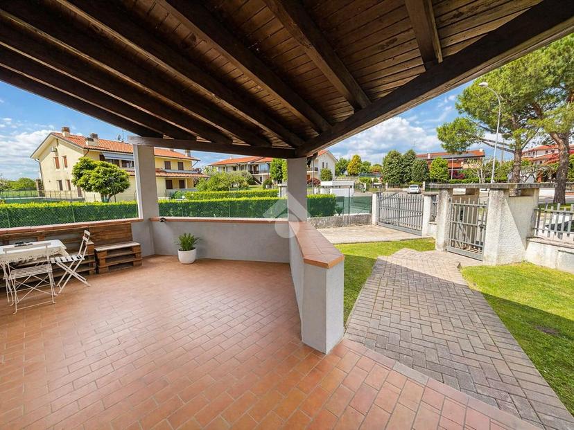 Villa in Via Armando Diaz 46, Castelnuovo del Garda — foto 3 di 5