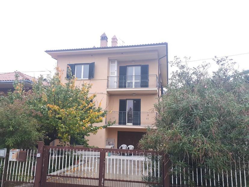 Quadrilocale in C. da Mezzanotte 58, Teramo