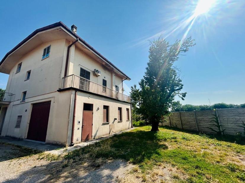 Casa indipendente in Via Pisa, Mantova — foto 4 di 5