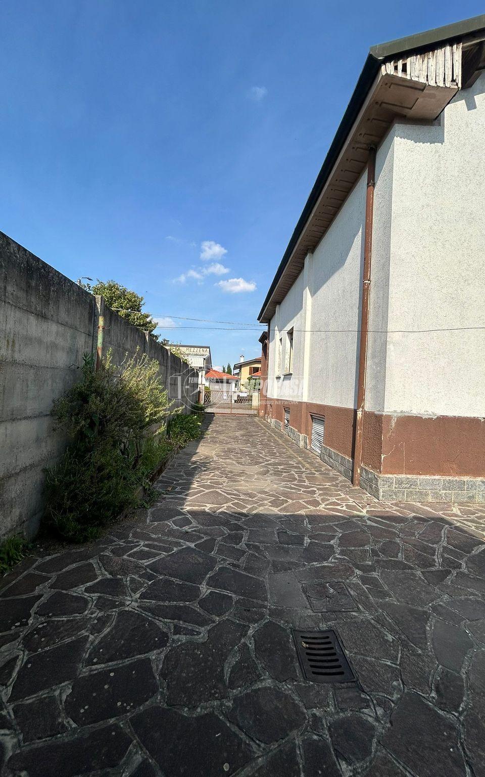 Villa in Via Pierre E Marie Curie 13, Lentate sul Seveso
