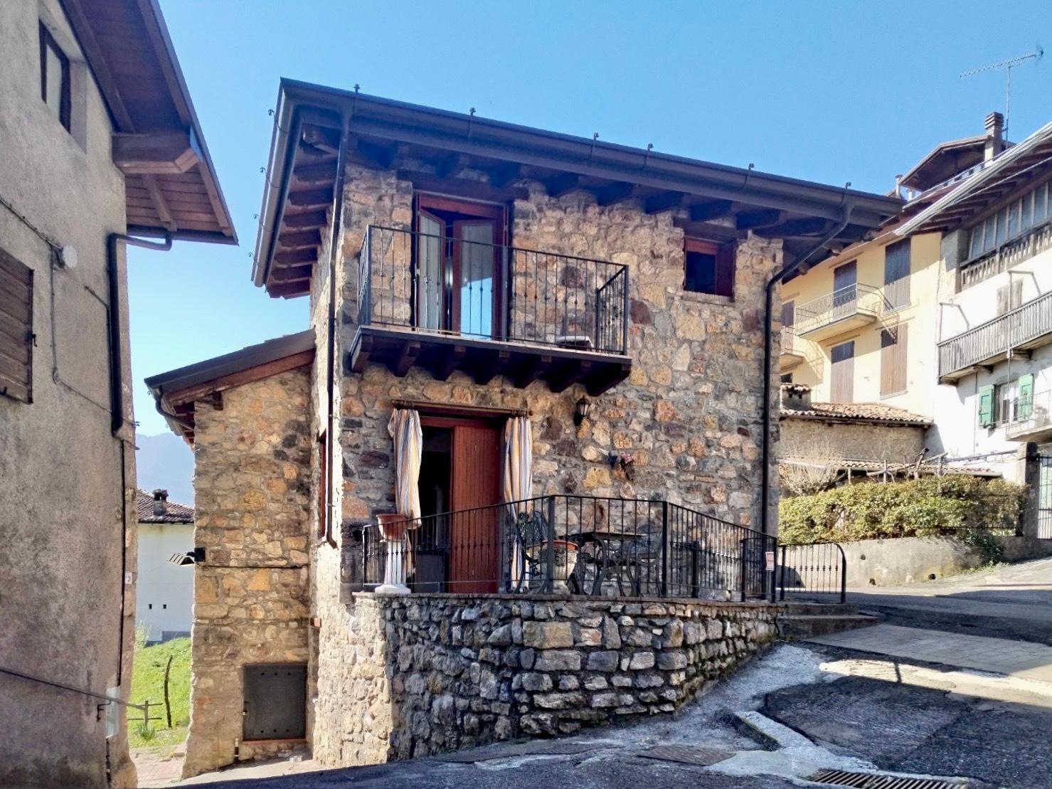 Villa a schiera in Via Navono 1, Pertica Alta