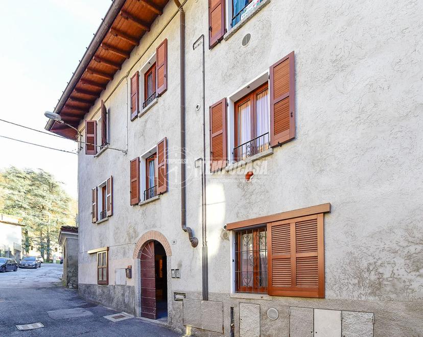 Casa indipendente in Via Risorgimento, Valbrona — foto 2 di 5