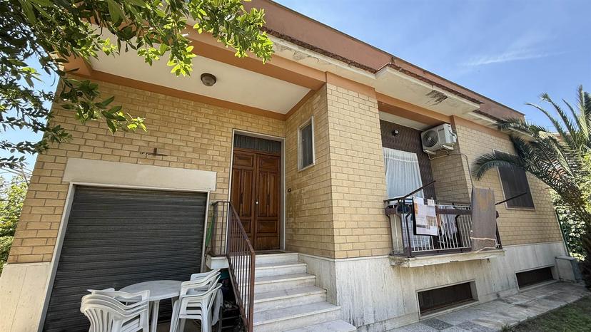 Villa, Foggia — foto 2 di 5