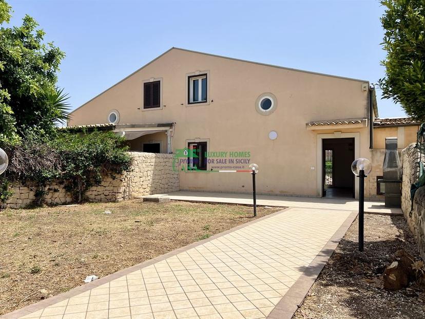 Terratetto plurifamiliare in Piazza Dottore Giovanni Attilio Emmolo, Ragusa — foto 4 di 5