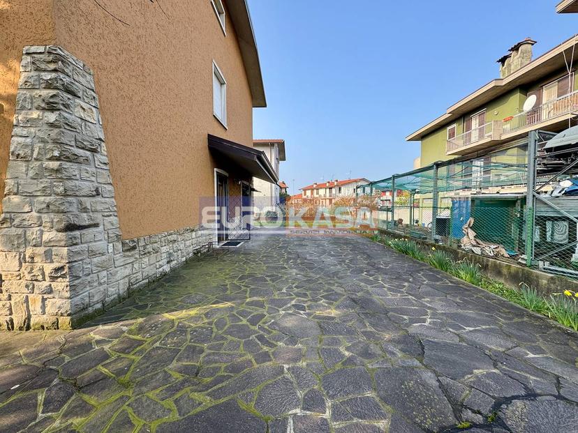 Villa in Via Osio, Dalmine — foto 5 di 5