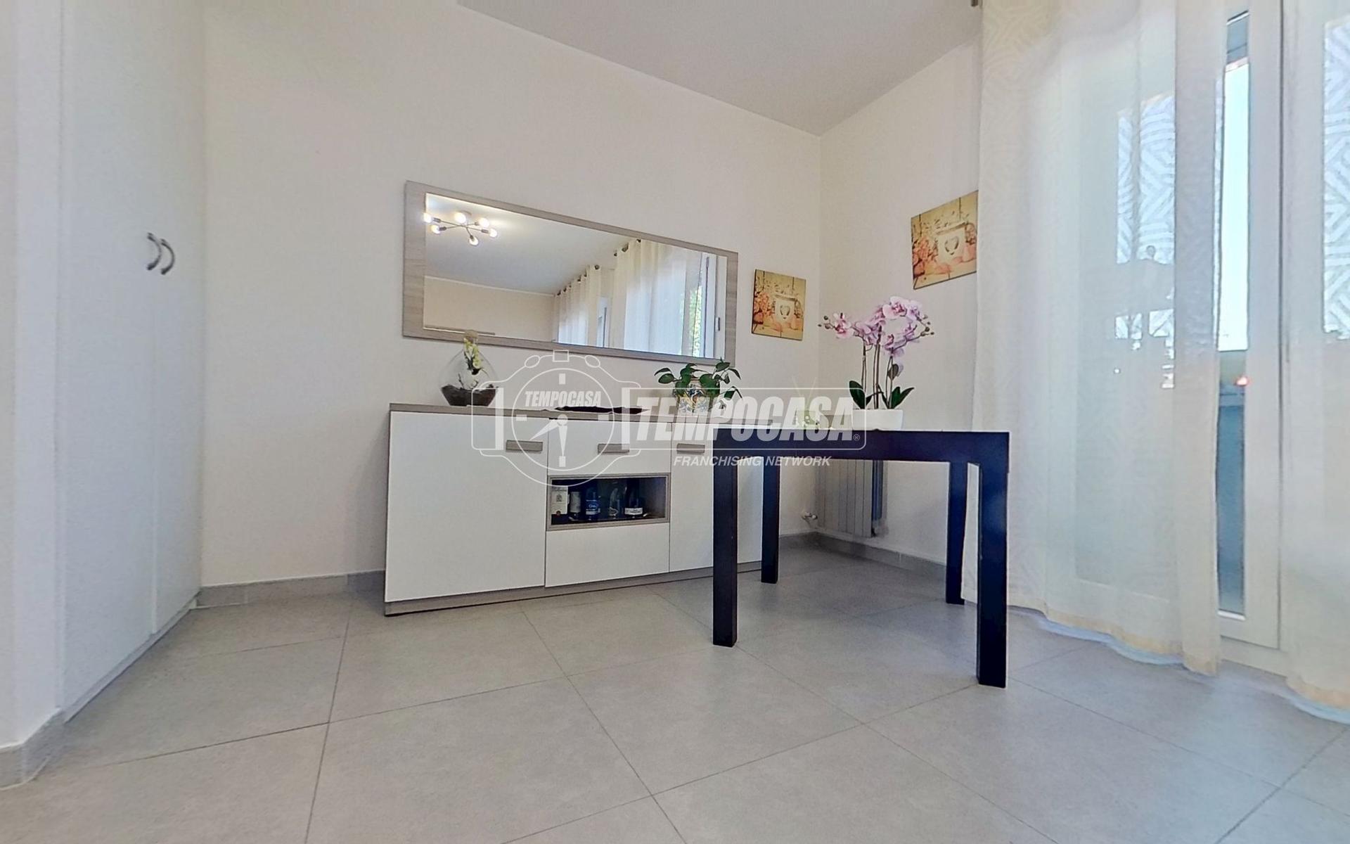 Trilocale in Via Cadore 167, Seregno