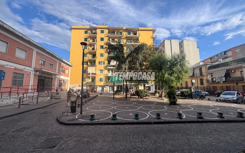 Trilocale in Piazza Trieste E Trento 10, San Giorgio a Cremano — foto 3 di 5