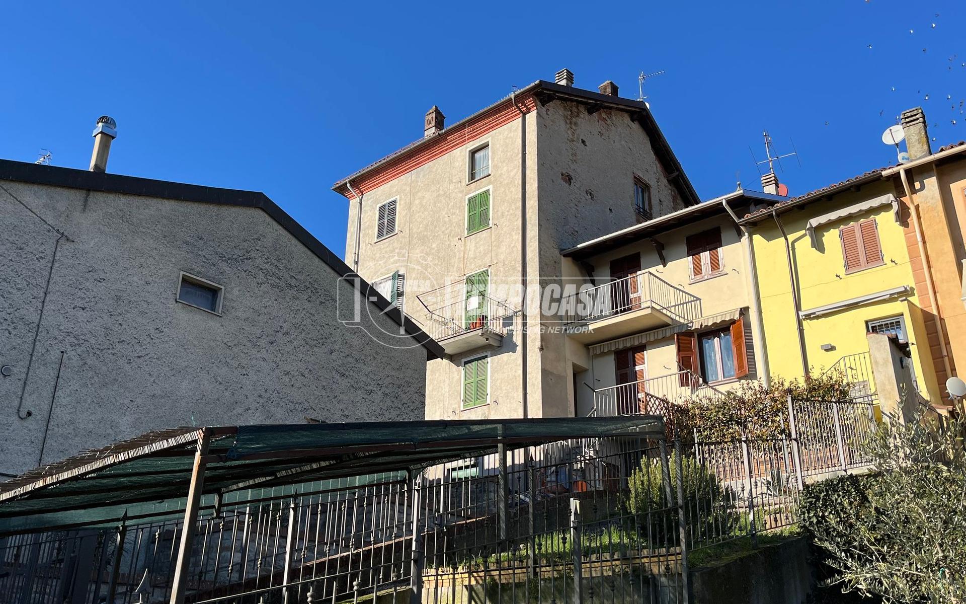 Casa indipendente in Strada Goito, Trisobbio