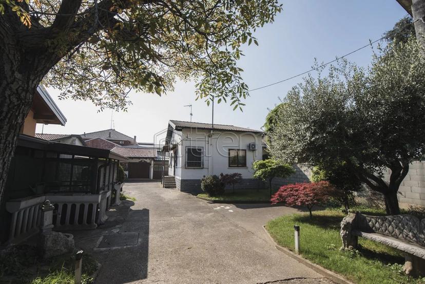 Villa in Via Magenta, N 34, San Giorgio su Legnano — foto 2 di 5