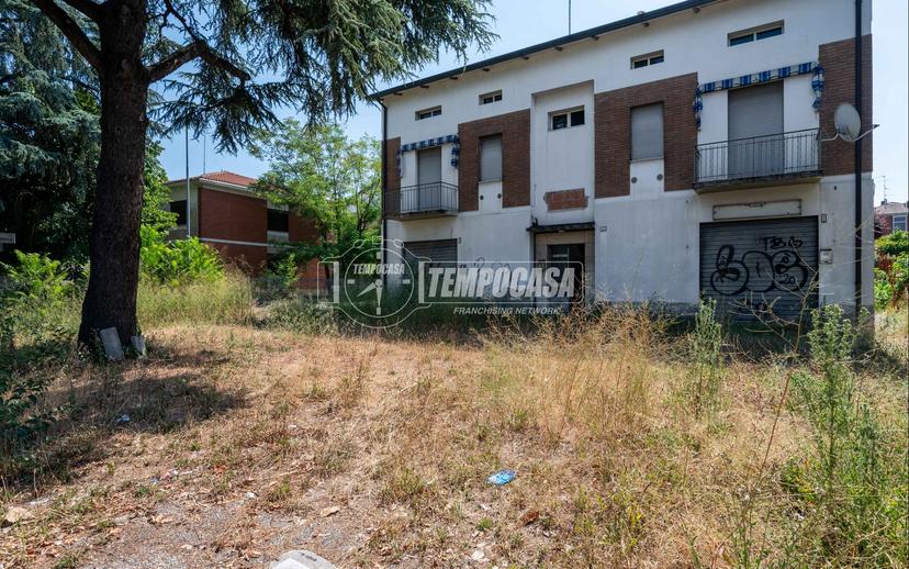 Villa a schiera in Via della Canalina 6, Reggio nell'Emilia