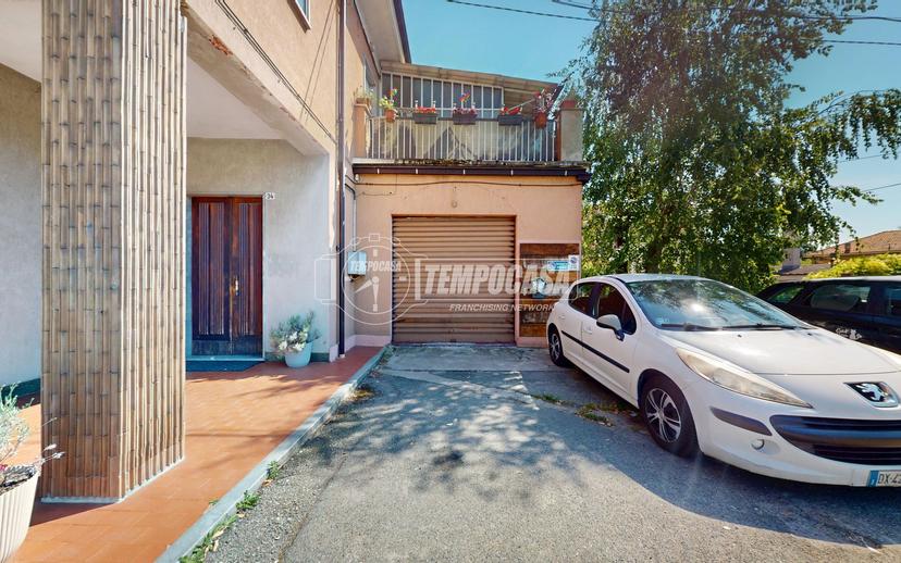 Trilocale in Via Statale 34, Santa Vittoria d'Alba — foto 2 di 5