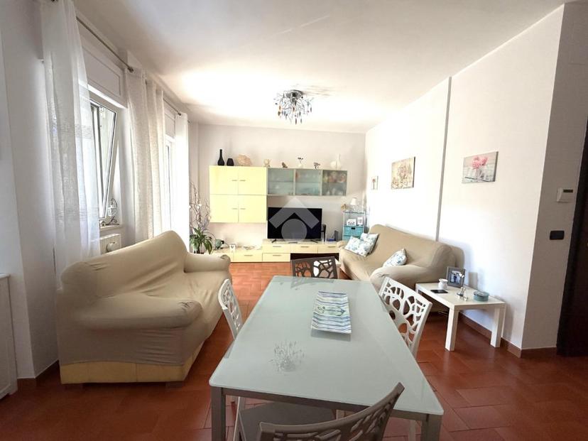 Trilocale in Via Tenente Massaro di Palese 47, Bari