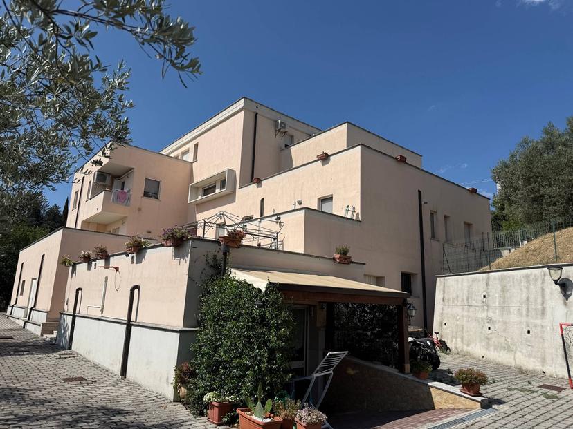 Trilocale in Via del Monte Gualdo Cattaneo, Gualdo Cattaneo