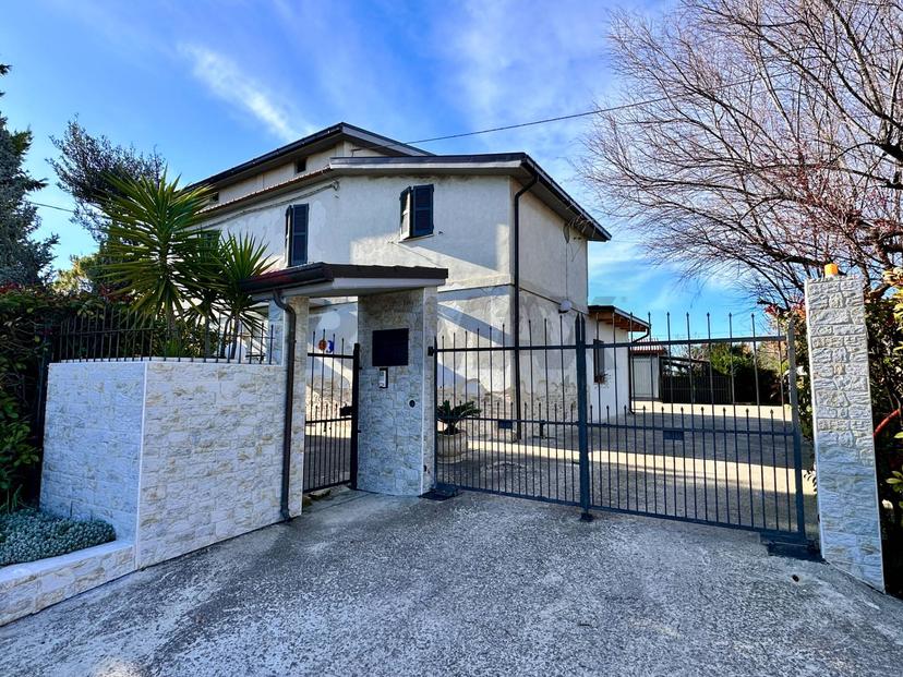 Casa indipendente in Contrada Alboreto 9, Ortona — foto 4 di 5