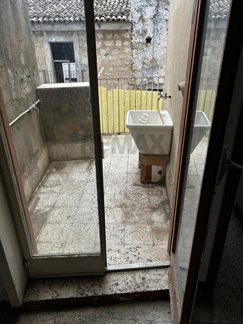 Casa indipendente in Piazza Trinacria 4, Valguarnera Caropepe — foto 4 di 5