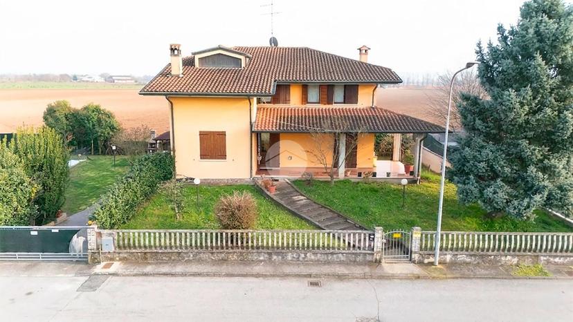 Villa in Via F. Landucci 12, Curtatone — foto 4 di 5