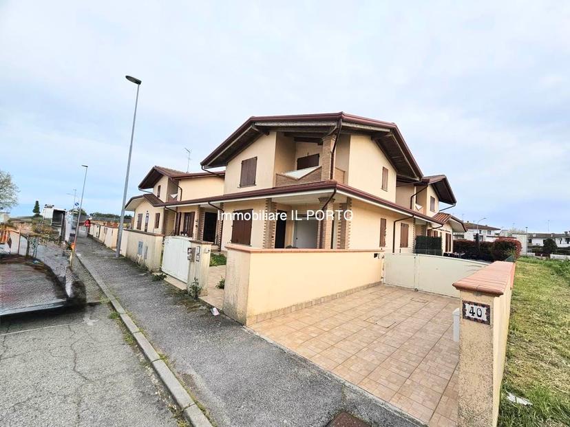 Villa a schiera, Lagosanto — foto 3 di 5