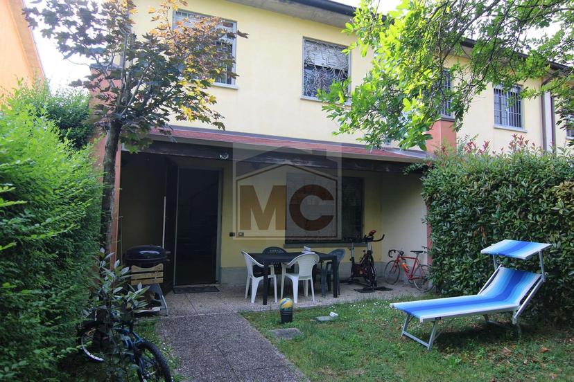 Villa a schiera in Via Lamizzo Re, Correggio
