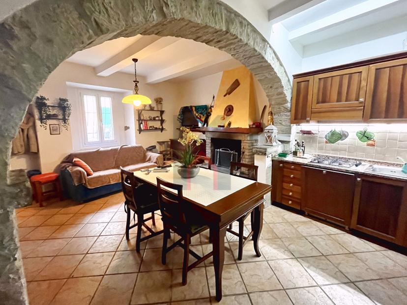 Porzione di casa, Portico e San Benedetto — foto 3 di 5