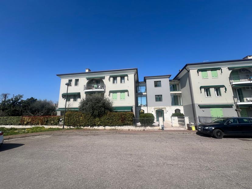 Trilocale in Viale Don Luigi Orione, Lonigo — foto 4 di 5