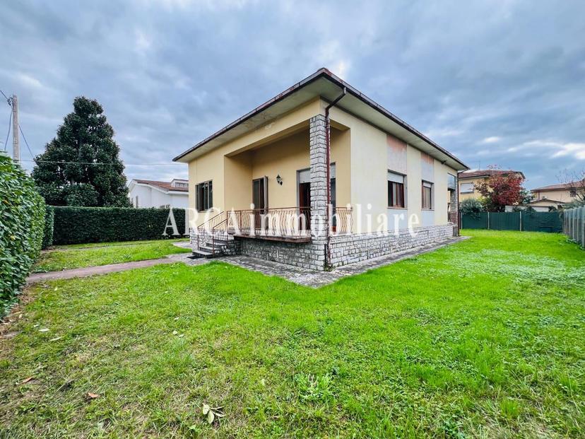 Villa, Pietrasanta
