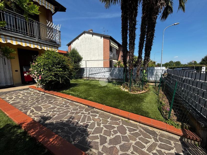 Villa a schiera in Via Don Camillo Vassalli, Comun Nuovo — foto 2 di 5