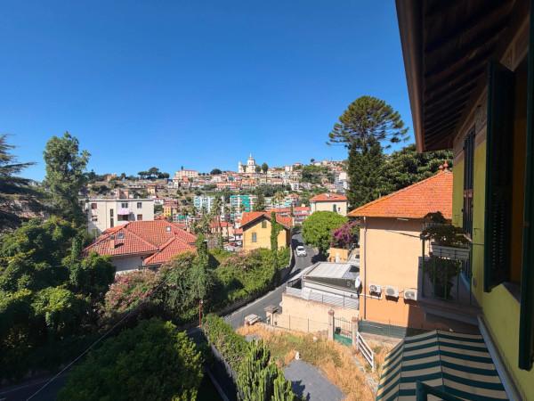 Trilocale in Salita Monte Marta, Sanremo
