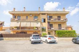 Trilocale in Via Colle Fiorito 24, Castel Gandolfo