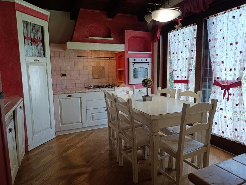 Villa in Viale Ascanio 36, Pomezia — foto 2 di 5