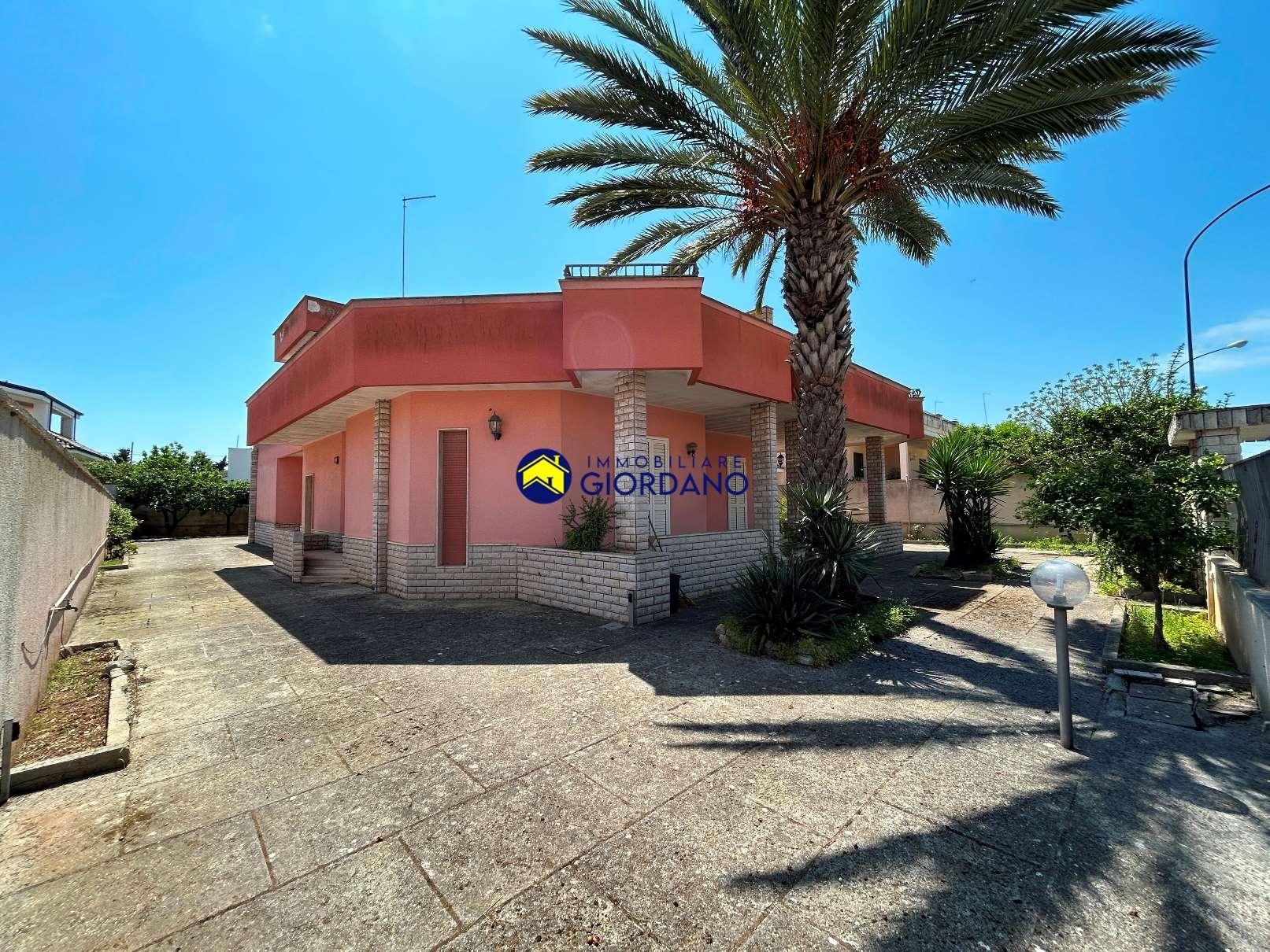Villa unifamiliare in Via Copernico 111-113, Squinzano