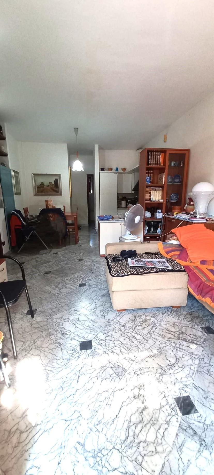 Trilocale, Carrara