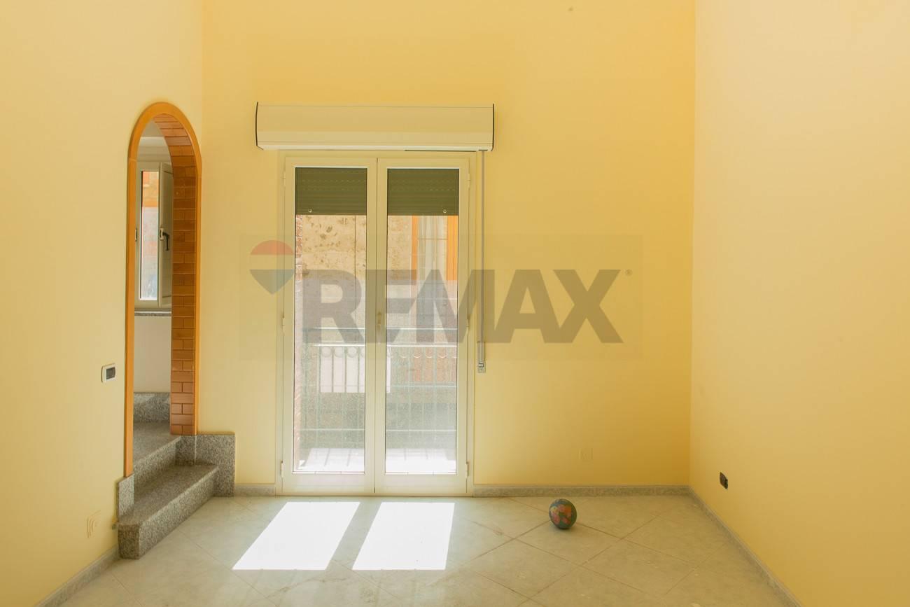 Casa indipendente in Via Antonino Uccellatore 12/14/16, Bronte