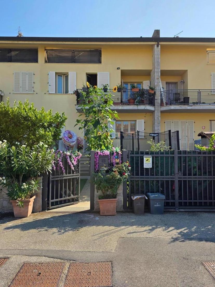 Villa a schiera in Ia Piave 5, Crespina Lorenzana — foto 2 di 5
