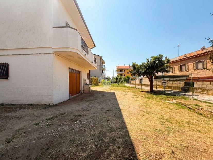 Casa indipendente in Via Niccolò Paganini 10, San Salvo — foto 2 di 5