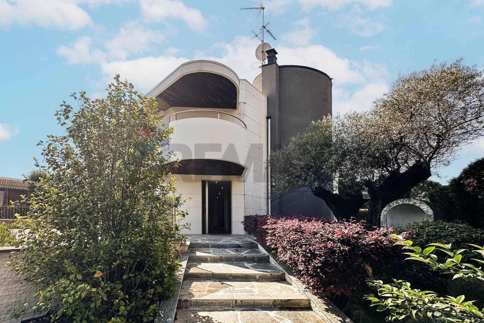 Villa in Corso Isonzo 91, Seveso