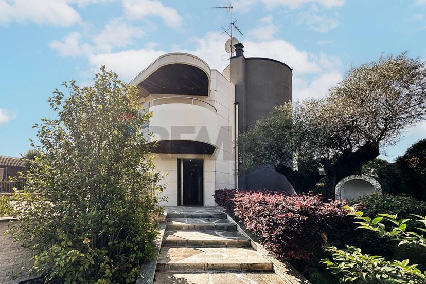 Villa in Corso Isonzo 91, Seveso