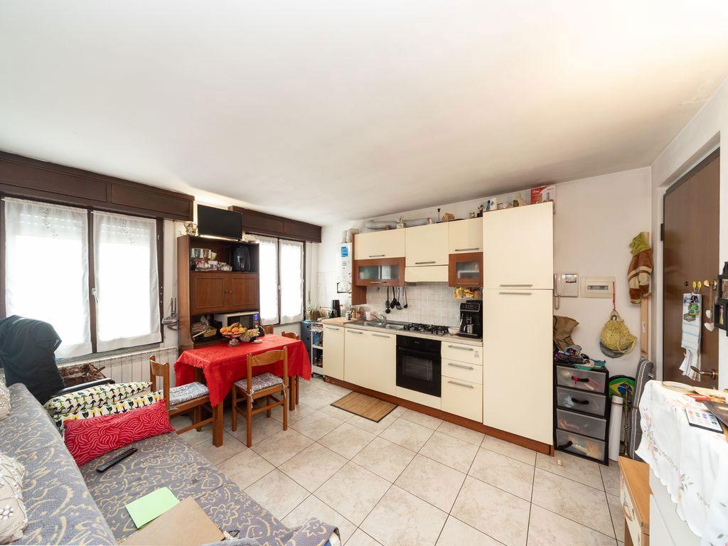 Trilocale in Via Dalmazia 3, Cesano Maderno