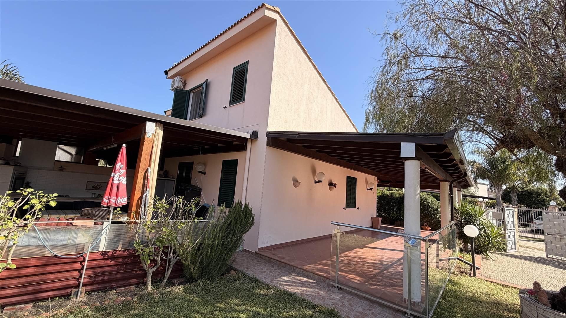 Villa, Campofelice di Roccella