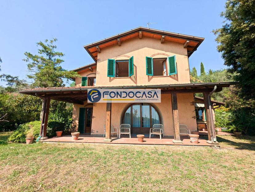 Villa in Via Rafaello Sanzio, Pietrasanta