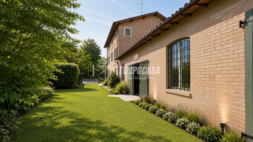 Casa indipendente in Via Adolfo Grassi, Reggio nell'Emilia