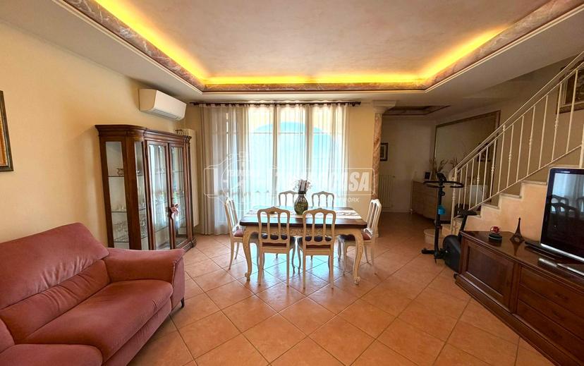Villa a schiera in Via Vittorio Veneto, Sarnico — foto 3 di 5