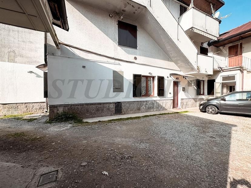 Trilocale in Via San Bernardo, Cesano Maderno