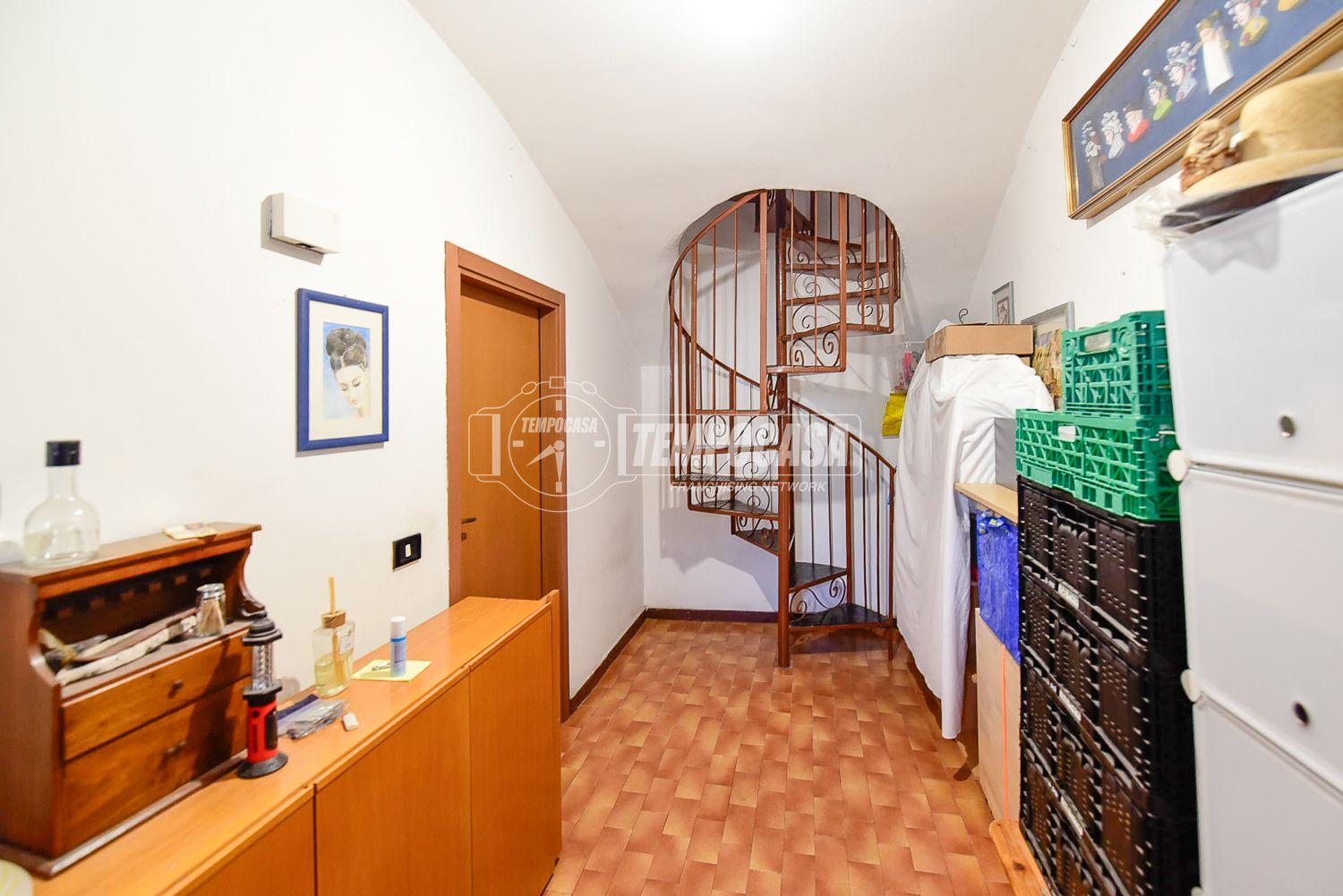 Trilocale in Vicolo Brunati 8/a, Albese con Cassano