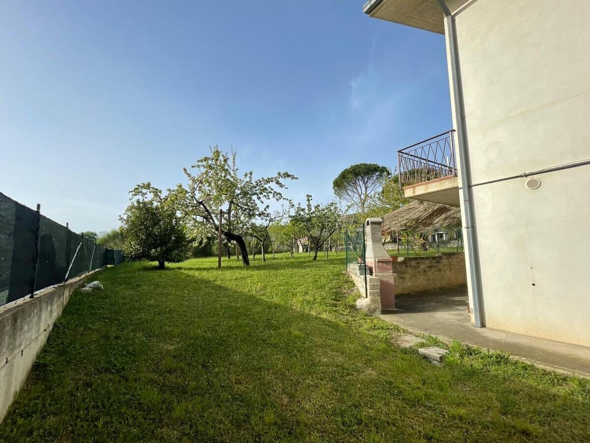 Villa a schiera, Civitella Casanova