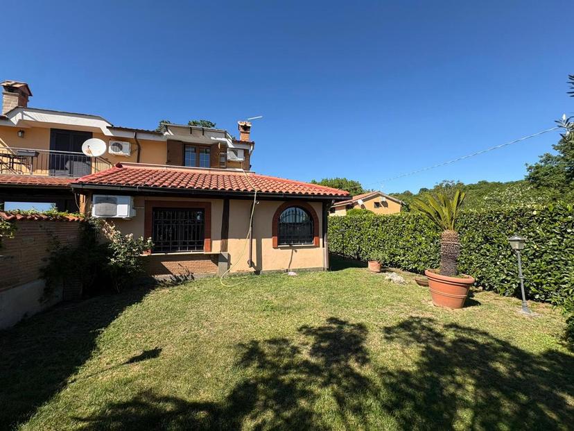 Villa bifamiliare in Via Monte Fumaiolo 26, Trevignano Romano — foto 5 di 5