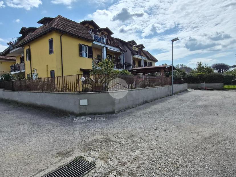 Trilocale in Via Carrafiello 3, Giugliano in Campania — foto 3 di 5