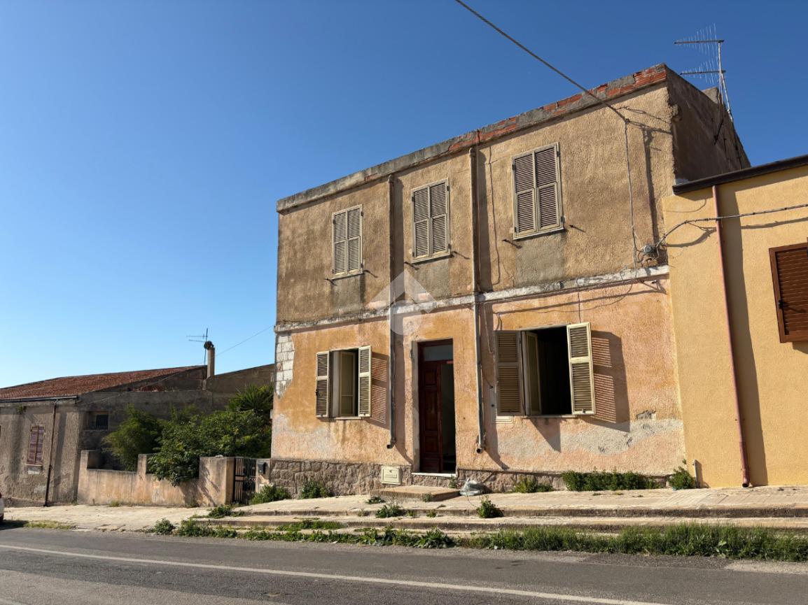 Trilocale in Via Capitano Satta 9, Uri