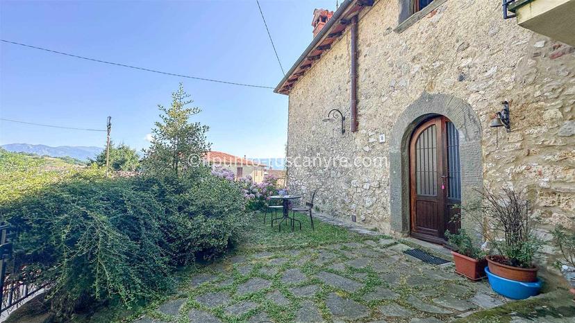 Rustico in Via Alcide Rossi, Molazzana — foto 2 di 5